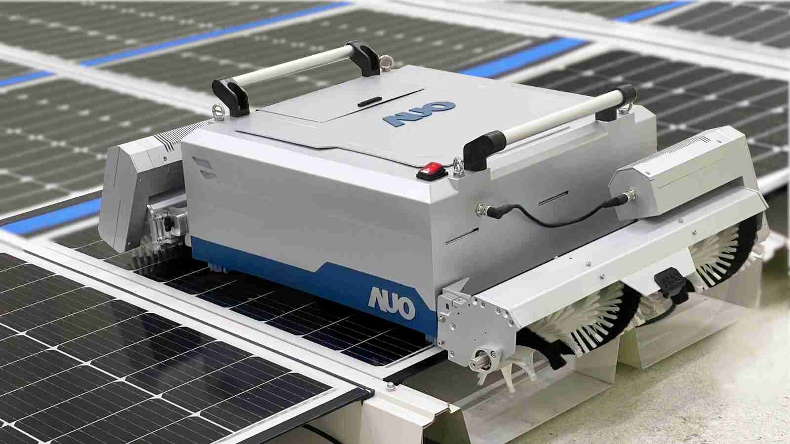 传奇国际致力EPC场域技术升级，，，导入清洁机器人搭配传感器与AI数据分析，，，大幅减少维运成本