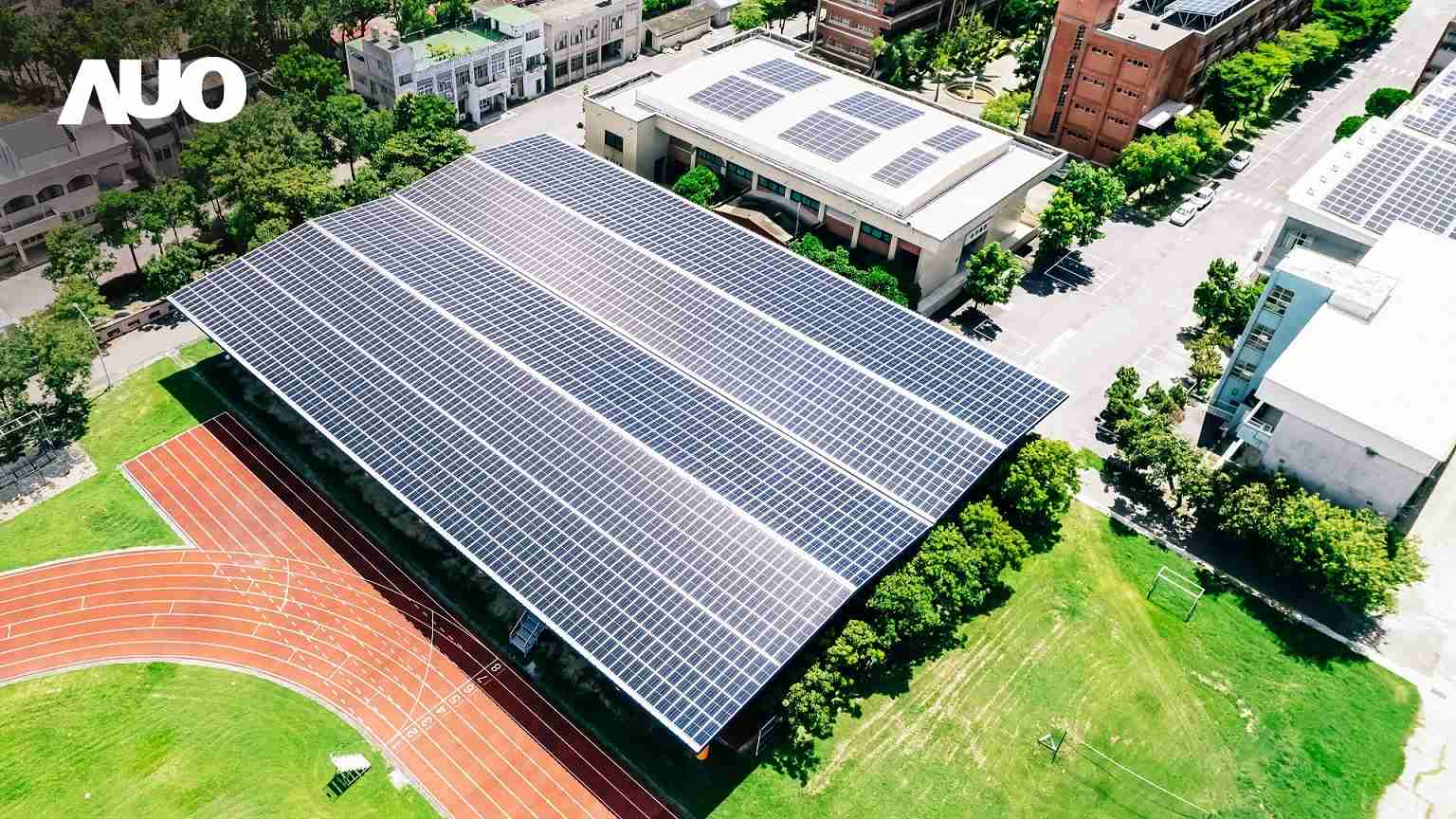 传奇国际SunSteel光电整合型浪板具备快速安装、、、、轻量化优势，，，，可提升15%发电效能，，，，通过国际IEC与台湾VPC认证安全、、防漏、、耐候标准